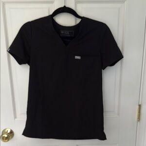 Figs Black ONE POCKET SCRUB TOP